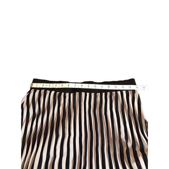 Vintag Lavish Woman's Striped Vertical Pleated Black and White Midi Skirt Size L - Picture 5 of 7
